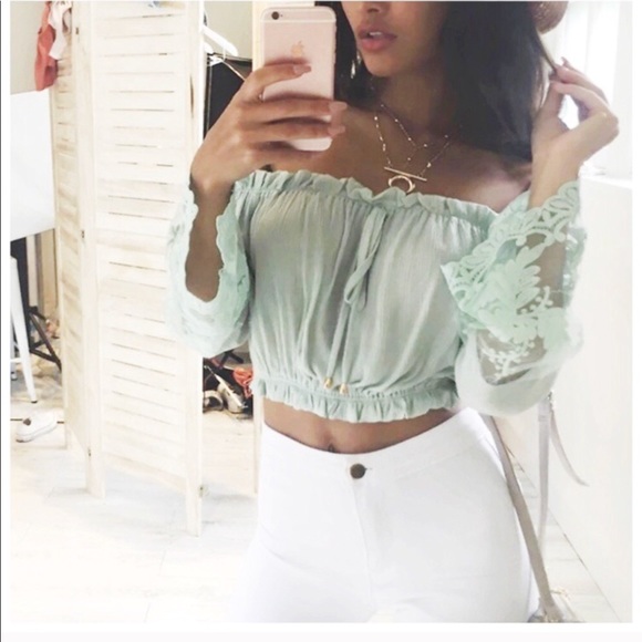 Flirtatious green lacey blouse off the shoulder - Picture 2 of 2